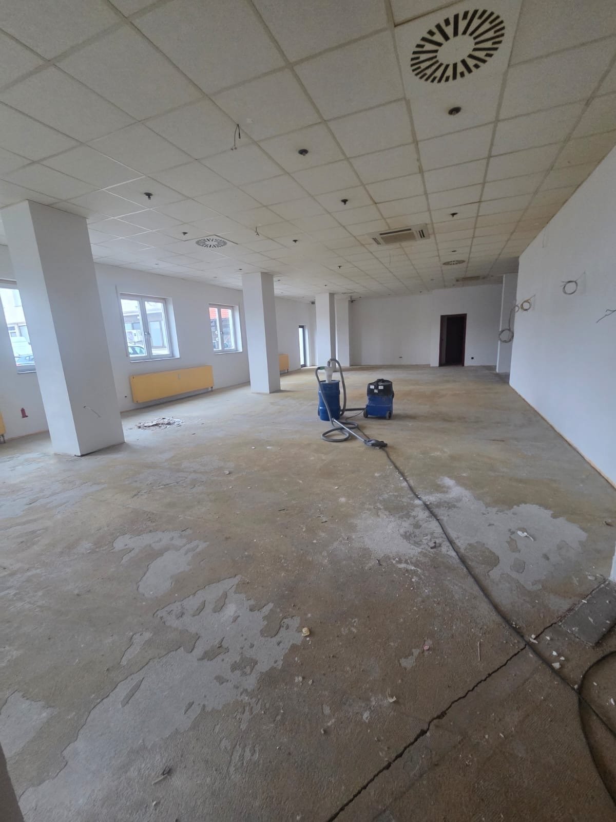 Biberach an der Riß: Geräumige Gewerbefläche für eine Dienstleistung / Büro / Fitness / Lager in Biberach  