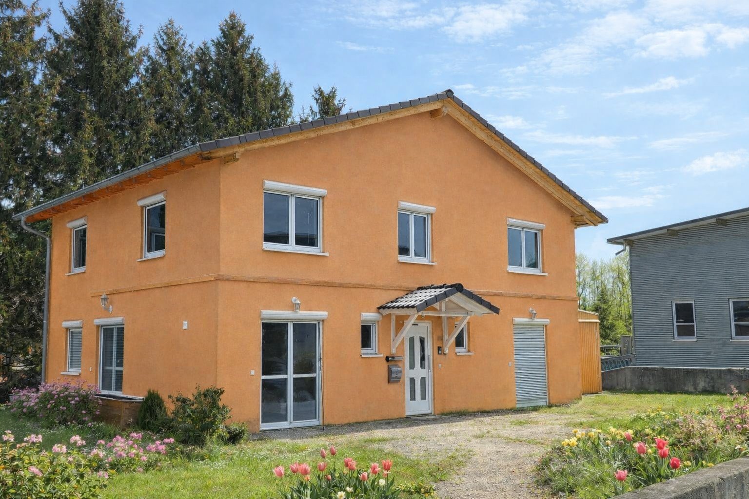 Ochsenhausen: Neuwertiges, energieeffizientes Wohnhaus bei Ochsenhausen 