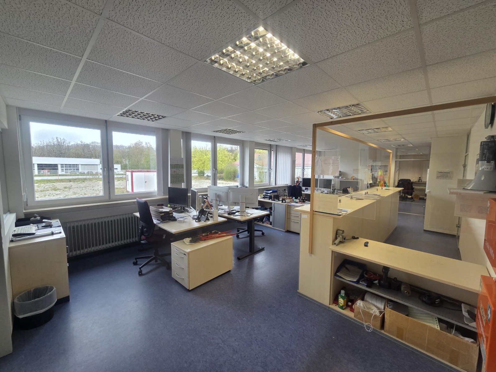 Biberach an der Riß: Repräsentative Gewerbefläche: Modern, lichtdurchflutet & viele Stellplätze 