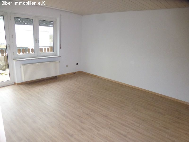 Essbereich mit Zugang zum Balkon
